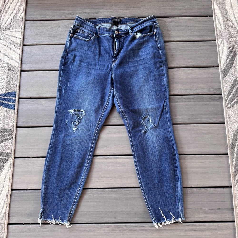 Judy Blue Women’s Skinny Fit Distressed Knee Frayed Hem Size 18W JB82527DK-PL